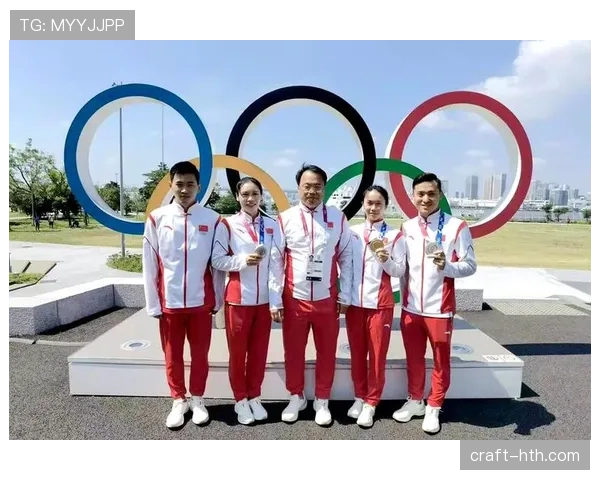 朱雪莹训练完直接啃冰块，这自律程度我连她水杯都配不上